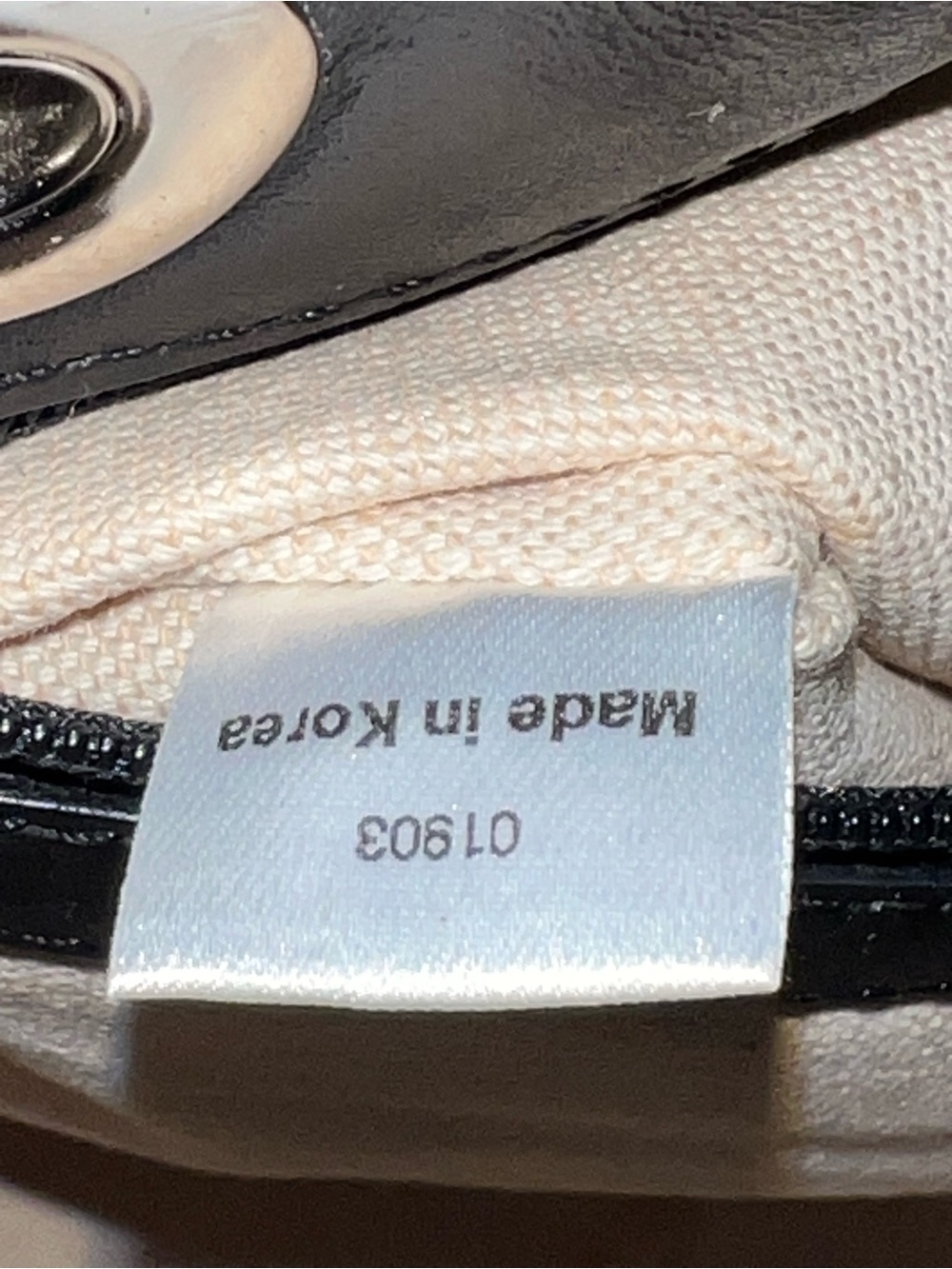 AUTH MCM WHITE TOTE - Picture 6 of 16